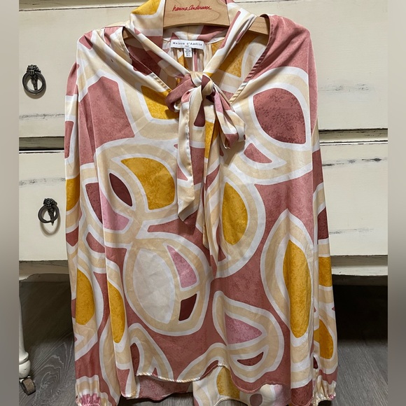 Madison D’ Amelia Top – Chic & Stylish - Picture 2 of 3